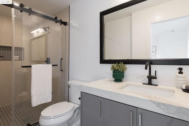 3508 Lyon Ave, Oakland CA: https://media.crmls.org/mediaz/fe6ba1b7-220e-43f6-b14c-c8b76f0da68e.jpg