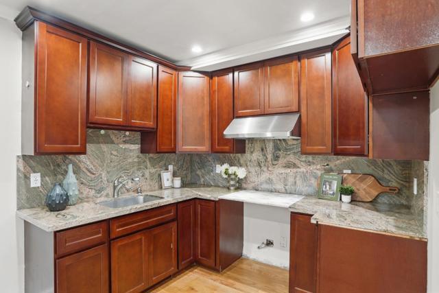 212 Sweeny Street, San Francisco CA: https://media.crmls.org/mediaz/fe6c1ed8-5f6d-4fe3-aa0f-90a6b13cfe4e.jpg