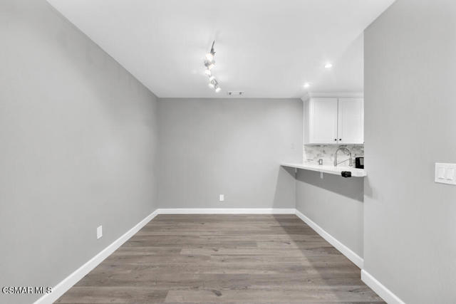 2718 Wendy Place, Port Hueneme CA: https://media.crmls.org/mediaz/fe6c9127-7878-44b5-ada6-2e72fdb1d0f9.jpg