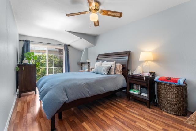 4 Athlone Way, Menlo Park CA: https://media.crmls.org/mediaz/fe6d0880-d52d-4c9b-a68a-b493d881f14a.jpg