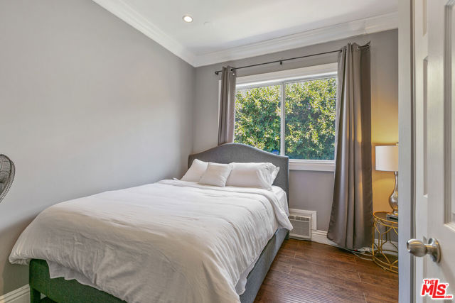 7223 Willoughby Avenue, Los Angeles CA: https://media.crmls.org/mediaz/fe6d22b5-fc97-4d4f-b4cd-b4b2a8aaa38a.jpg