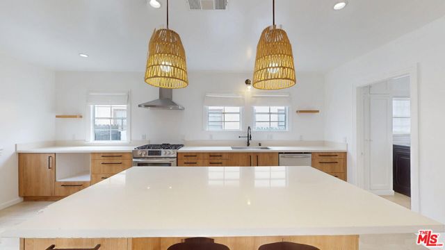 2032 W 80th Street, Los Angeles CA: https://media.crmls.org/mediaz/fe6d2ccf-1b80-4762-bfea-79f7c2a2576e.jpg