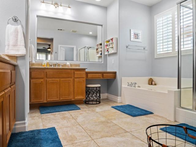 1176 Parkview Drive, Oceanside CA: https://media.crmls.org/mediaz/fe6d436d-b055-46e2-bfb3-d3fe3f8fcf2a.jpg