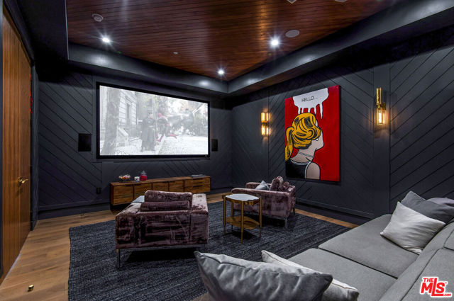 4544 Woodley Avenue, Encino CA: https://media.crmls.org/mediaz/fe6dd7d1-1c7d-4292-804b-c23b9fd4f55d.jpg