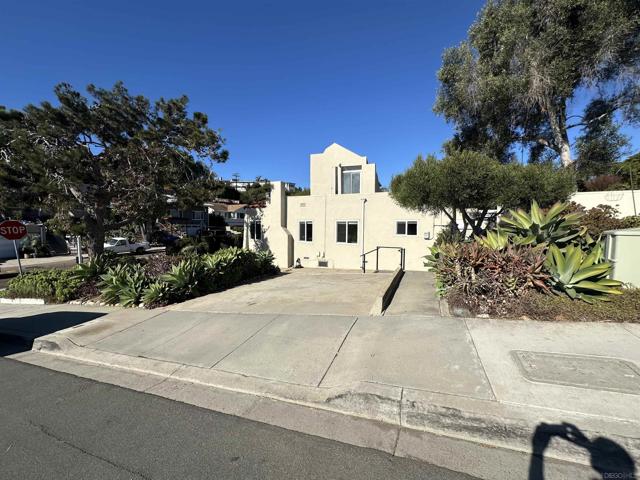 3304 Canon Street, San Diego, California 92106, 2 Bedrooms Bedrooms, ,2 BathroomsBathrooms,Single Family Residence,For Sale,Canon Street,250000035SD