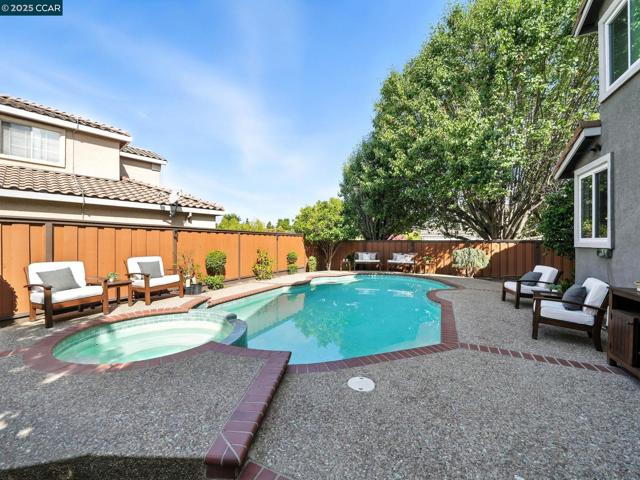 36309 Tunbridge Drive, Newark CA: https://media.crmls.org/mediaz/fe6e93a3-acf4-43bd-b226-9607b32ba9e1.jpg