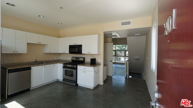 922 W 23Rd Street, Los Angeles CA: https://media.crmls.org/mediaz/fe6e96dc-f4eb-4c27-981c-b5ba9477fae5.jpg