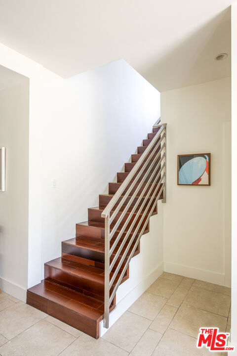 4947 Varna Avenue, Sherman Oaks CA: https://media.crmls.org/mediaz/fe6f3a0f-4292-4432-aad7-582c9cc99c2d.jpg