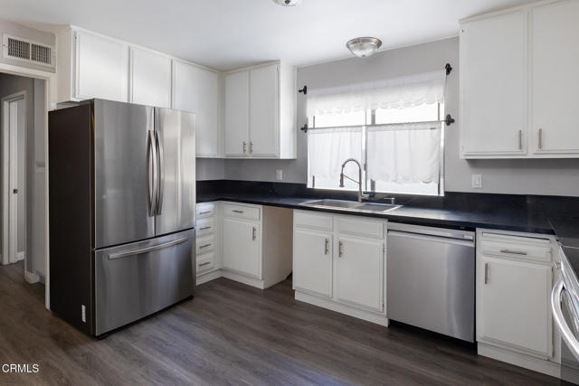 Detail Gallery Image 4 of 9 For 103 E Sierra Madre Bld #UNIT E,  Sierra Madre,  CA 91024 - 2 Beds | 2/1 Baths