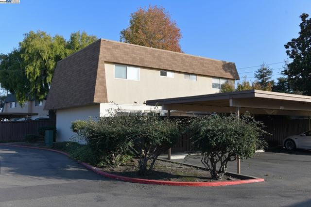 2363 Arf Ave, Hayward CA: https://media.crmls.org/mediaz/fe6f48f3-37a7-4334-a20c-313450ec847a.jpg