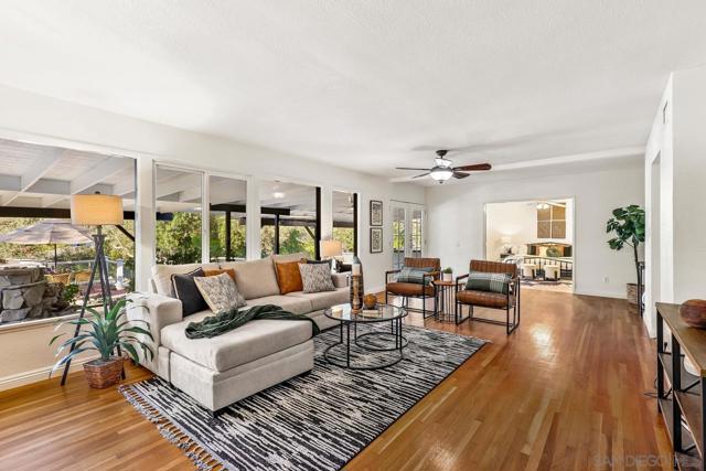 3918 Calavo Dr, La Mesa CA: https://media.crmls.org/mediaz/fe6f4dd1-a113-4762-96b6-10dcf6fe5238.jpg
