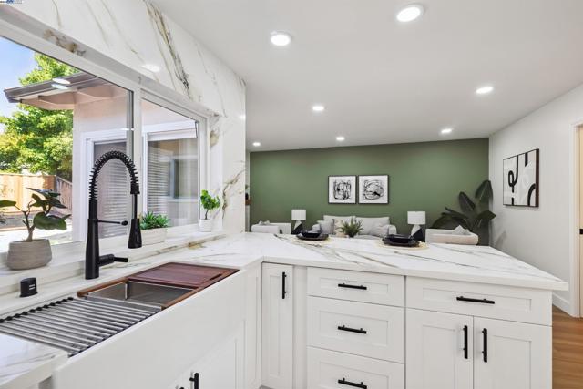 45548 Cherokee Ln, Fremont CA: https://media.crmls.org/mediaz/fe6f5e21-61d8-4602-a6e8-33399dc12cef.jpg