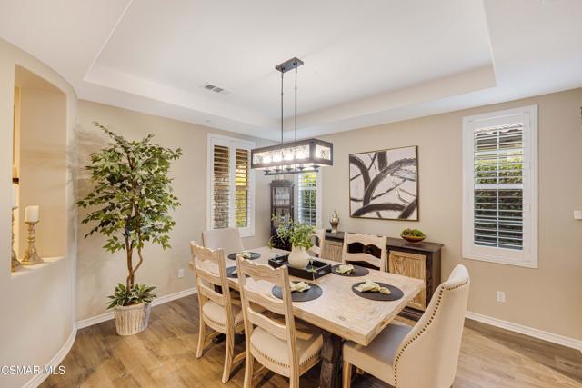 13170 Bent Grass Place, Moorpark CA: https://media.crmls.org/mediaz/fe6f7b0f-eae5-4761-8cdc-4e520c5c5700.jpg