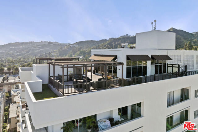 7250 Franklin Avenue, Los Angeles CA: https://media.crmls.org/mediaz/fe70bd02-f549-43a7-9e71-237e646c0bad.jpg