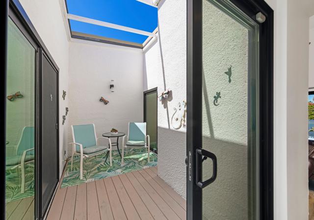 1366 Tiffany N Circle, Palm Springs CA: https://media.crmls.org/mediaz/fe7144dd-43b3-40ad-b721-cde7ead63083.jpg