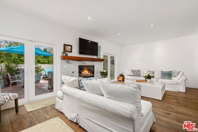 6435 Zumirez Drive, Malibu CA: https://media.crmls.org/mediaz/fe7160f6-680d-4655-8e17-32b6294f4b6c.jpg
