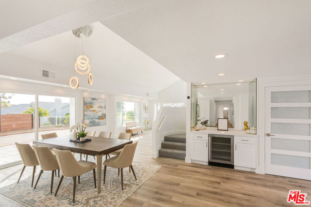 3536 Malibu Country Drive, Malibu CA: https://media.crmls.org/mediaz/fe7161ae-8fde-4fad-8625-db566c587d07.jpg