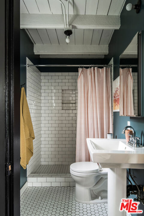 3512 Madera Avenue, Los Angeles CA: https://media.crmls.org/mediaz/fe71cd2a-3e90-4c07-95ed-ea7a2c94d2e5.jpg
