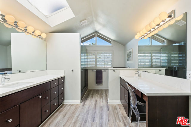 13082 Mindanao Way, Marina del Rey CA: https://media.crmls.org/mediaz/fe71e3e9-2035-437a-8ecd-86d1ce397079.jpg