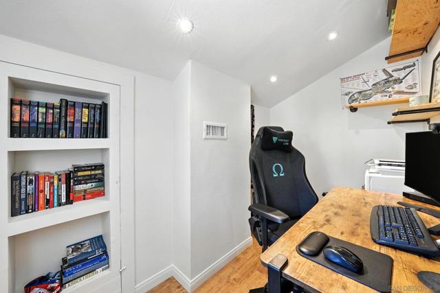 13445 Appalachian Way, San Diego CA: https://media.crmls.org/mediaz/fe725f2b-e4fa-4d45-953e-3b89016fad24.jpg