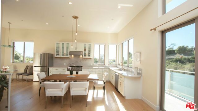 5787 Calpine Drive, Malibu CA: https://media.crmls.org/mediaz/fe726ce0-1e01-4bc3-88fc-4ed26eb7d84d.jpg