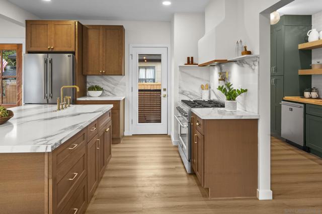 1091 Lincoln Ave, San Diego CA: https://media.crmls.org/mediaz/fe7275e2-7c8f-4417-8f8b-468d5a2d5efa.jpg