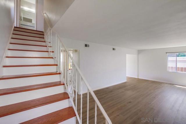 349 G Avenue, Coronado CA: https://media.crmls.org/mediaz/fe73c139-8565-4bf8-9197-24b9699c6225.jpg