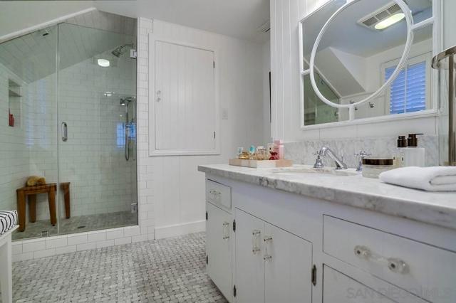 75 Corinthian Walk, Long Beach CA: https://media.crmls.org/mediaz/fe740958-bf93-4b21-b4a5-831659e896c2.jpg