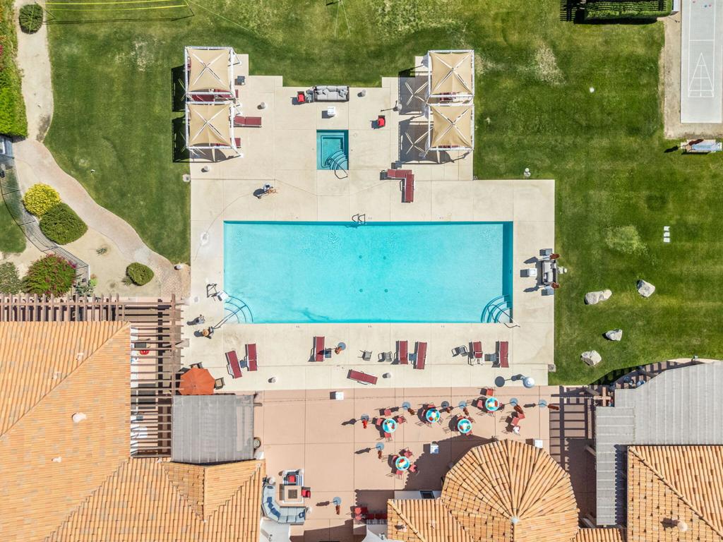 https://media.crmls.org/mediaz/fe7537bd-50b7-4c52-bccf-4bacadcb917e.jpg?preset=X-Large