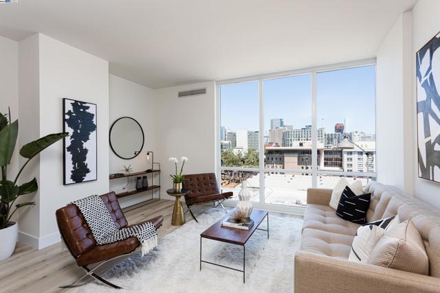 222 Broadway, Oakland CA: https://media.crmls.org/mediaz/fe75d17e-8038-4c38-9f04-baf1fa877597.jpg