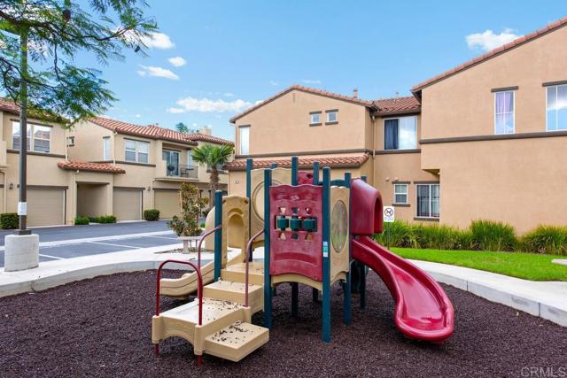 646 Sumner Way, Oceanside CA: https://media.crmls.org/mediaz/fe764737-3c1e-4fea-90d5-3309fc67d68e.jpg
