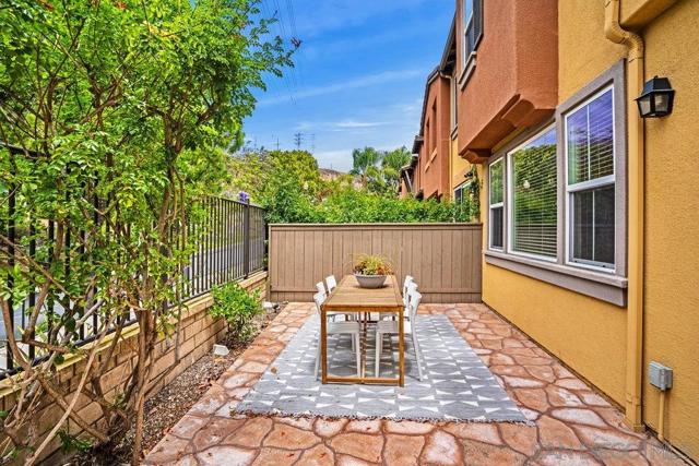 2793 Matera Ln, San Diego CA: https://media.crmls.org/mediaz/fe769cb0-8b97-49ca-b2d6-0606ef944fab.jpg