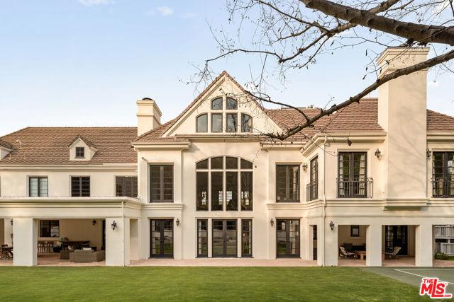 3901 Longridge Avenue, Sherman Oaks CA: https://media.crmls.org/mediaz/fe784135-c5d7-46e8-ad65-2a971a6bd771.jpg
