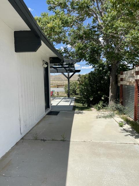 61650 El Reposo Street Street, Joshua Tree CA: https://media.crmls.org/mediaz/fe784d62-bfc1-4d89-a0a0-8837c0788f63.jpg