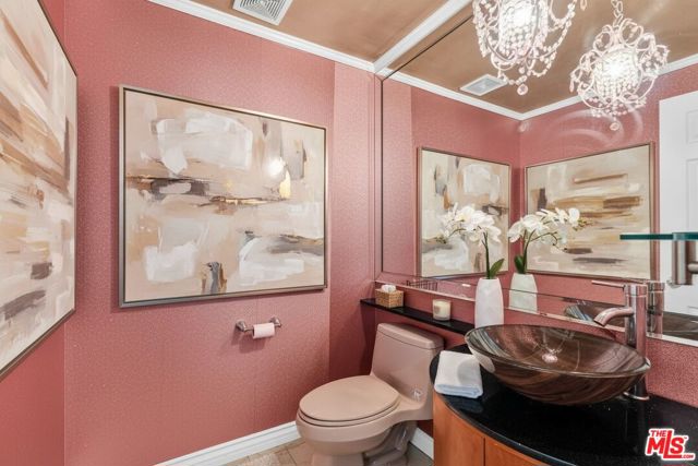 1124 N Kings Road, West Hollywood CA: https://media.crmls.org/mediaz/fe78f964-68f2-4570-b1a0-5d7f3274f664.jpg