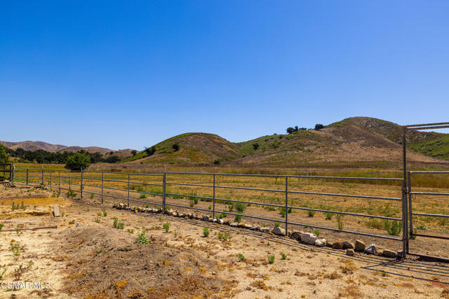5324 Chesebro Road, Agoura Hills CA: https://media.crmls.org/mediaz/fe792307-8ff8-4084-bda2-2bfbe78d789c.jpg