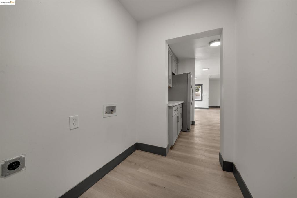 https://media.crmls.org/mediaz/fe797610-d23e-4d3b-8091-8aea9ad39b11.jpg?preset=X-Large