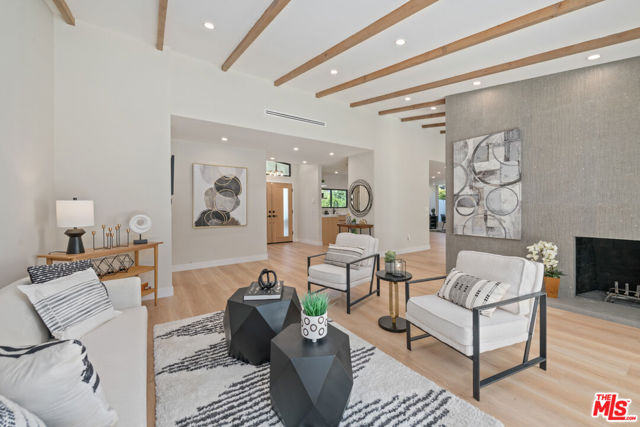 23442 Burbank Boulevard, Woodland Hills CA: https://media.crmls.org/mediaz/fe797c51-9009-4ead-b734-360a013cf222.jpg