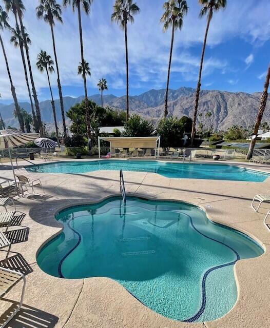 1730 Capri Circle, Palm Springs CA: https://media.crmls.org/mediaz/fe79e629-0c0f-4bf1-b142-e17d59f6927c.jpg