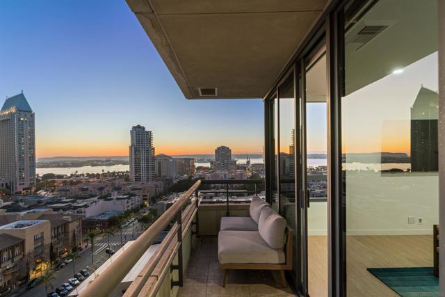 700 Front St, San Diego CA: https://media.crmls.org/mediaz/fe7a3963-1766-4198-a6ca-8b55367c0564.jpg