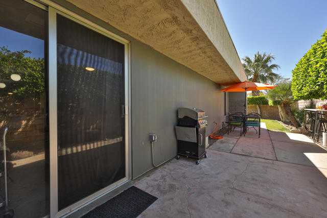 1181 Sunflower Lane, Palm Springs CA: https://media.crmls.org/mediaz/fe7b4538-f26f-4bce-9c0e-f8b585943021.jpg
