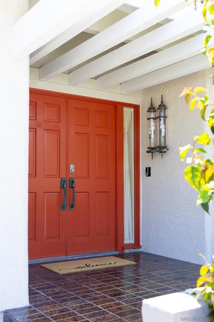 2207 Caminito Cabala, La Jolla CA: https://media.crmls.org/mediaz/fe7bd4fa-ab2d-4f96-825a-cc13b606f39c.jpg