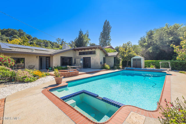 1585 Loma Drive, Ojai CA: https://media.crmls.org/mediaz/fe7bfd85-5f38-4f82-aa50-9b14d8884058.jpg