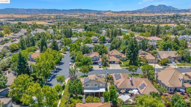805 Devonshire Loop, Brentwood CA: https://media.crmls.org/mediaz/fe7c2d4a-9c2c-4d41-94ed-a643d8b5c59b.jpg