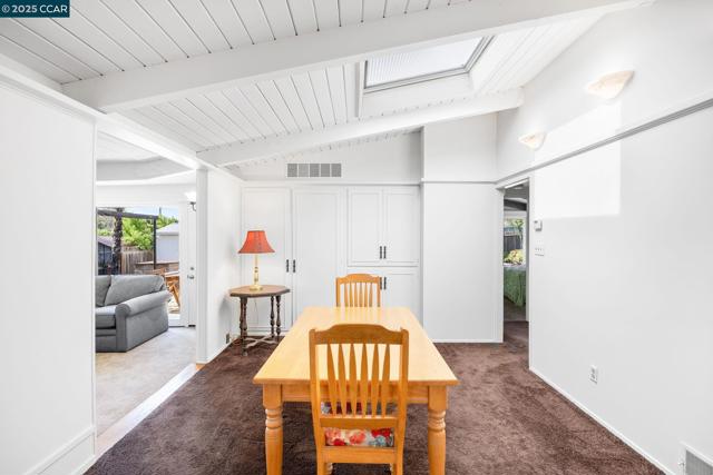 51 Gilrix Dr, Martinez CA: https://media.crmls.org/mediaz/fe7c57fa-579a-4851-b884-2a9ed760517f.jpg