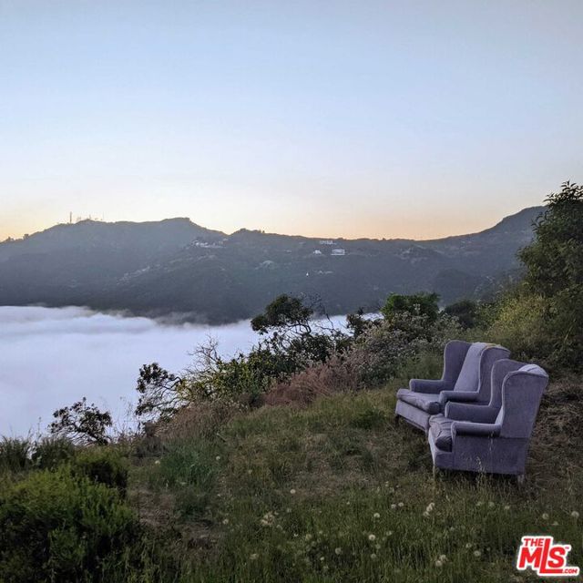 2195 E Little Las Flores Road, Topanga CA: https://media.crmls.org/mediaz/fe7c5f5b-24a4-4749-b9dd-a4eaaee3f3f7.jpg