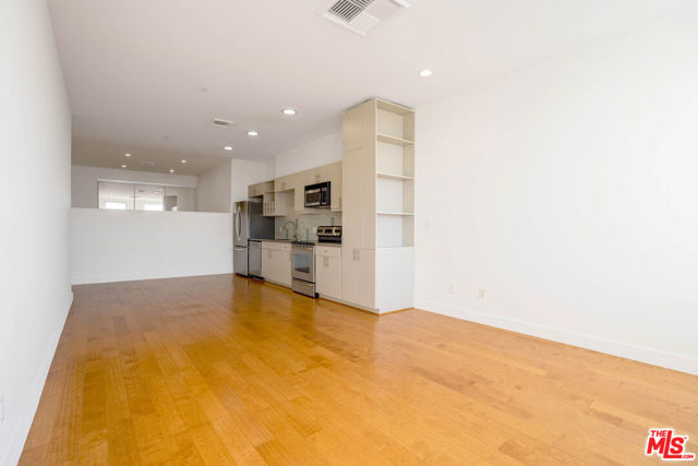 3810 Wilshire Boulevard, Los Angeles CA: https://media.crmls.org/mediaz/fe7c6d02-cc4e-416a-afba-de29571f1dc4.jpg
