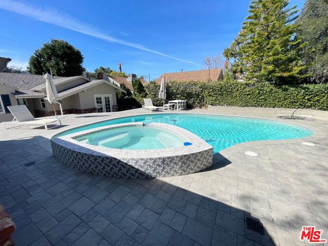 2851 Fairmount Avenue, La Crescenta CA: https://media.crmls.org/mediaz/fe7c95d8-fc5e-402f-99e7-38ed08648a1e.jpg