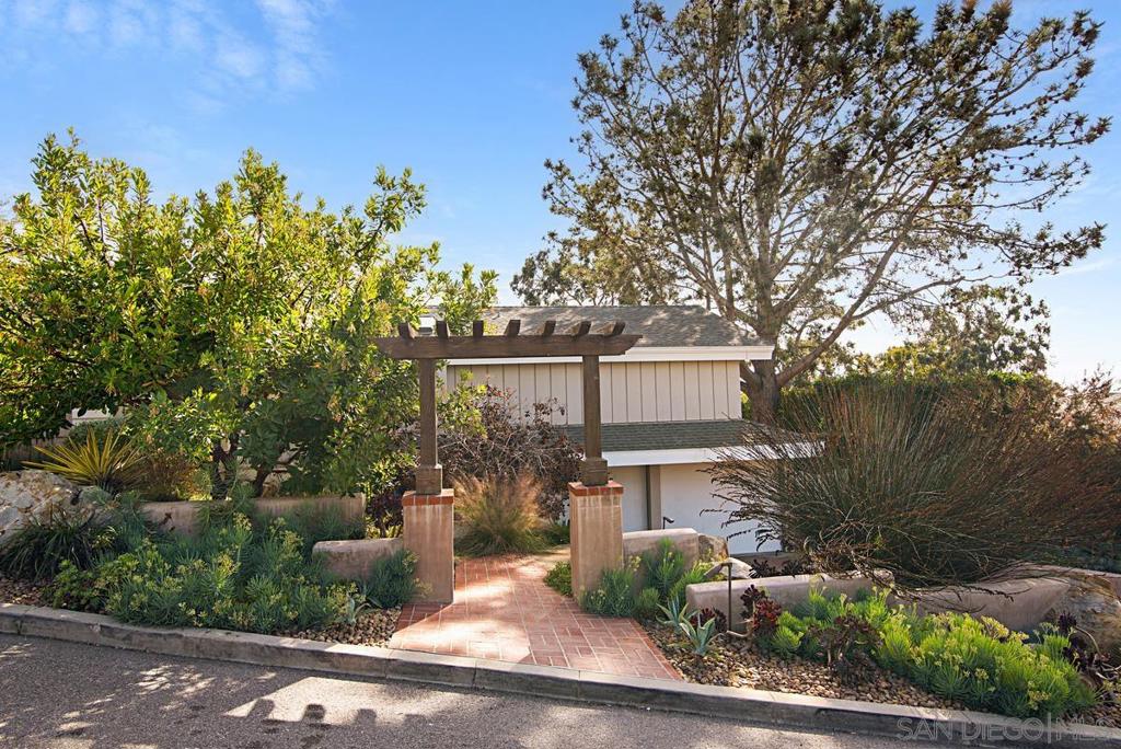 573 Amphitheatre Dr - photo 3