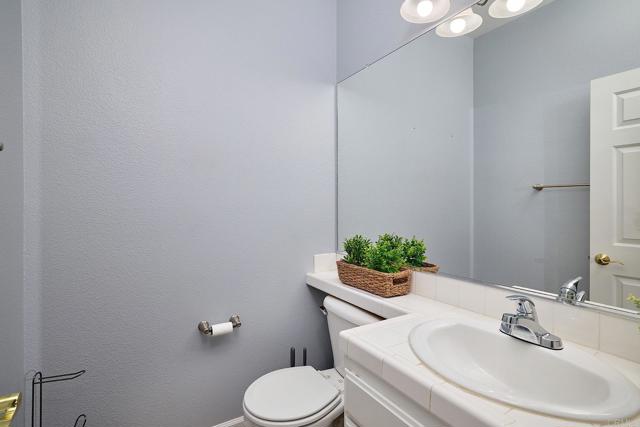 29720 Gracilior Drive, Escondido CA: https://media.crmls.org/mediaz/fe7cf217-c96c-4bbb-8134-4e33fb989339.jpg